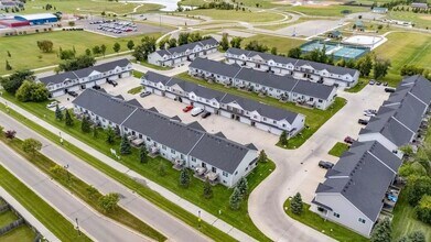 Montgomery Townhomes in West Fargo, ND - Building Photo - Building Photo