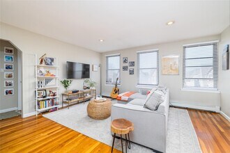 1 Jefferson Ave in Rockville Centre, NY - Building Photo - Building Photo