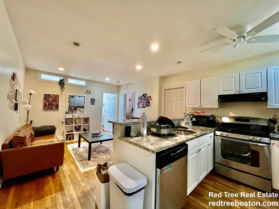 66 Egmont St in Brookline, MA - Foto de edificio