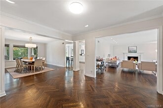 40 Meadow Rd in Scarsdale, NY - Building Photo - Building Photo