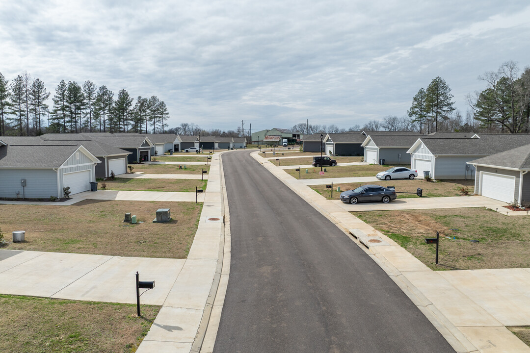 Mill Town Place in Canton, MS - Building Photo