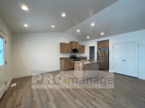 3712 Cherry Ln in Ammon, ID - Building Photo - Building Photo