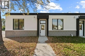 2275 Wellesley Ave in Windsor, ON - Building Photo - Building Photo