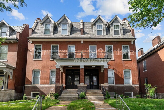 2042 Russell Blvd in St. Louis, MO - Building Photo - Building Photo