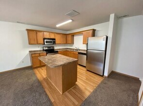 353 NE Sandalwood in Waukee, IA - Building Photo - Building Photo