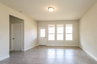 22631 Rosebush Hl Rd in Tomball, TX - Foto de edificio - Building Photo