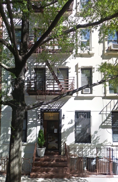 323 E 90th St in New York, NY - Building Photo