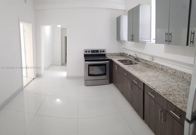 551 NW 41st St-Unit -3 in Miami, FL - Building Photo - Building Photo