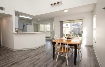 10 2nd St in Shalimar, FL - Foto de edificio - Building Photo