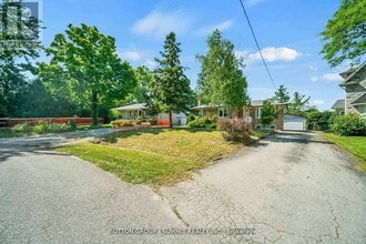 465 Seaton Dr in Oakville, ON - Building Photo - Building Photo