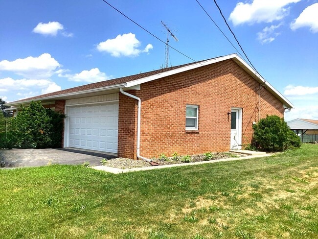 4570 Coontown Rd in Chambersburg, PA - Building Photo - Building Photo