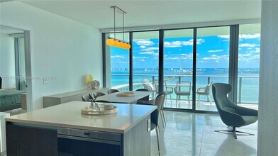 3131 NE 7th Ave in Miami, FL - Building Photo - Building Photo