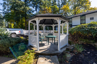 ReNew Oakridge in Lake Oswego, OR - Building Photo - Building Photo