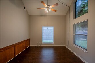 10106 Lost Trail St in Houston, TX - Building Photo - Building Photo