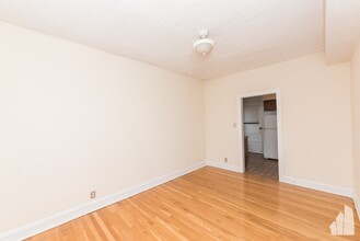 3750 N Racine Ave, Unit #2E in Chicago, IL - Foto de edificio - Building Photo
