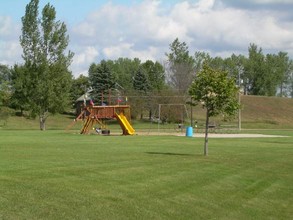 Pelican Rapids Townhomes in Pelican Rapids, MN - Foto de edificio - Building Photo