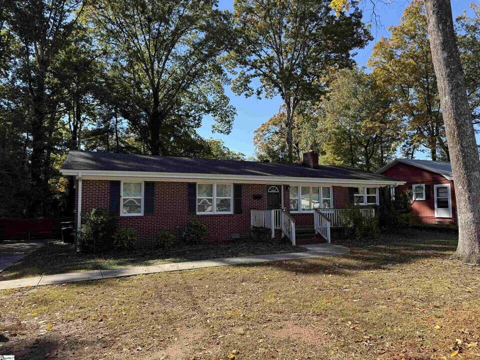 320 Elaine Ave in Taylors, SC - Building Photo