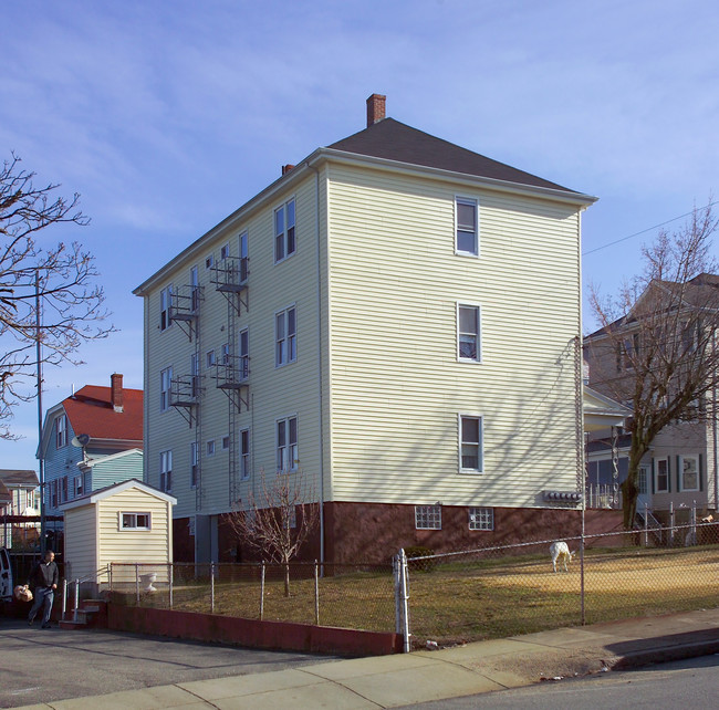 147 Liberty St in Fall River, MA - Foto de edificio - Building Photo