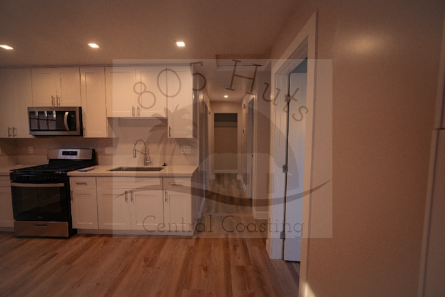 1378 Yale Pl in Santa Maria, CA - Foto de edificio - Building Photo