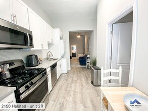 2150 N Halsted St in Chicago, IL - Building Photo - Interior Photo