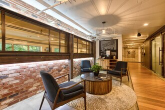 Youngstown Flats in Seattle, WA - Foto de edificio - Interior Photo