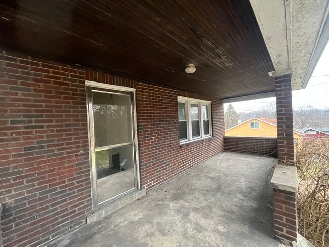 1801 Universal Rd, Unit 1 in Pittsburgh, PA - Building Photo - Building Photo