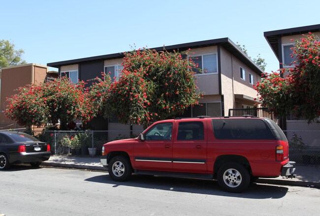 3284 Rolison Rd in Redwood City, CA - Building Photo - Building Photo