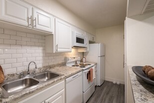 The Biltmore in Dallas, TX - Building Photo