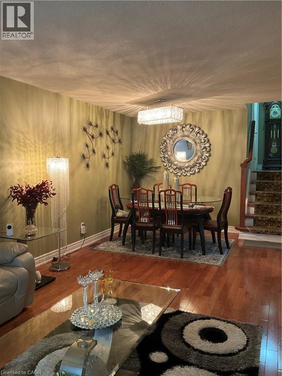 486 Kingscourt Dr in Waterloo, ON - Building Photo - Building Photo