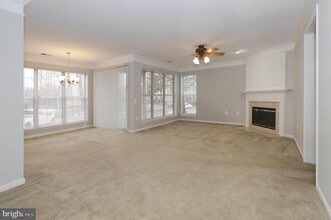 8136 Bayonet Way-Unit -102 in Manassas, VA - Foto de edificio - Building Photo