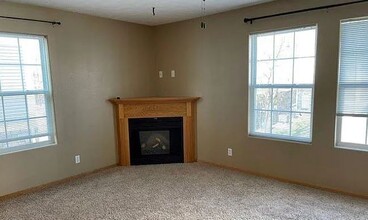 14655 Sahler Ct in Omaha, NE - Building Photo - Building Photo