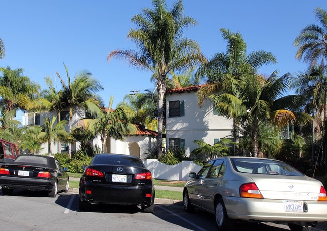 Tropicana Apartments in Coronado, CA - Foto de edificio - Building Photo