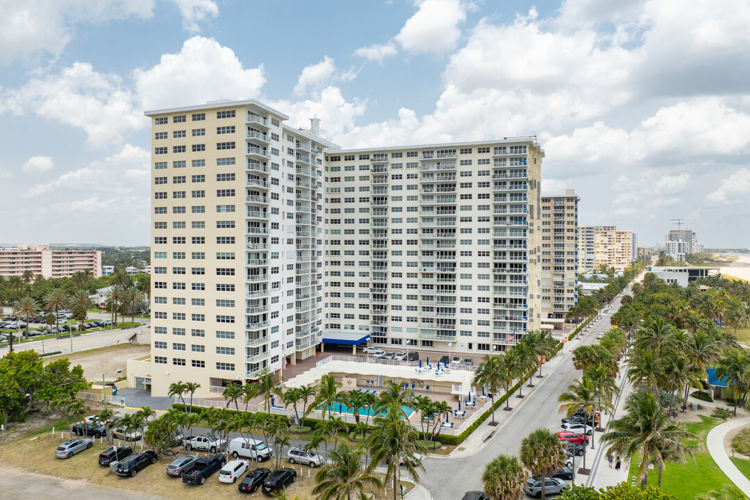 Sea Monarch Condominiums in Pompano Beach, FL - Building Photo