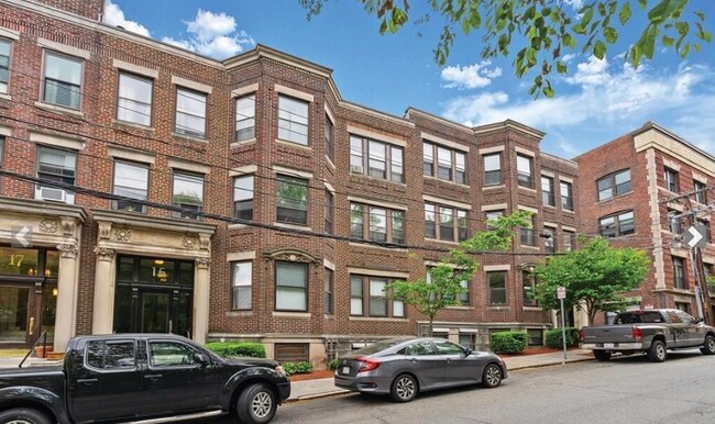 17 Stearns Rd, Unit 4