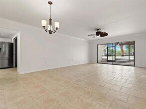 5084 Marsh Field Rd, Unit 77 in Sarasota, FL - Building Photo - Building Photo