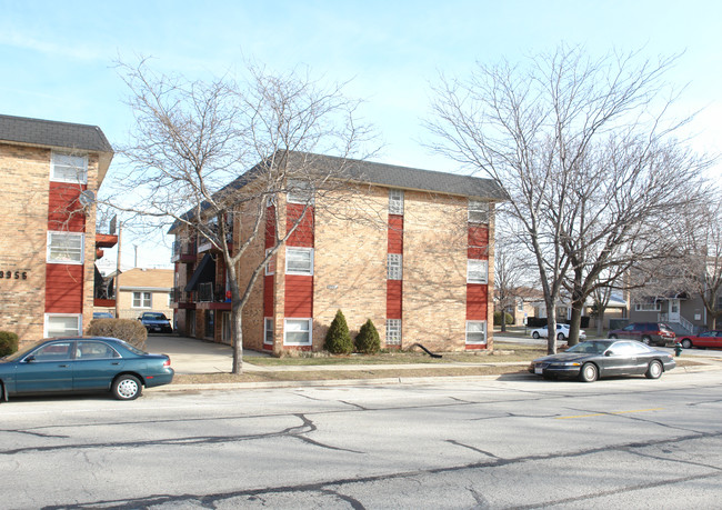 9950 W Belmont Ave in Franklin Park, IL - Building Photo - Building Photo