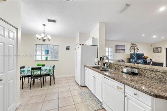 11851 SW 7th St in Pembroke Pines, FL - Building Photo - Building Photo