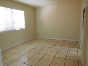 437 Walnut Ave, Unit 2 in Long Beach, CA - Foto de edificio - Building Photo