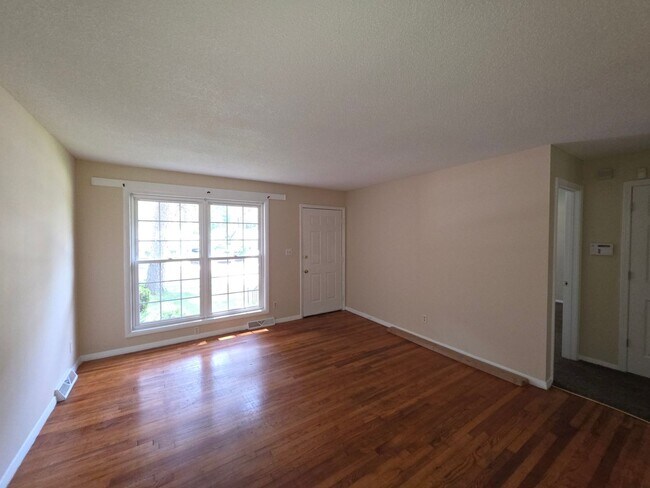 3113 Erskine Dr-Unit -1 in Charlotte, NC - Building Photo - Building Photo