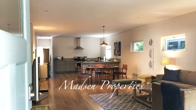 1481 Montgomery St in Oroville, CA - Building Photo - Building Photo