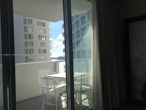 1100 West Ave, Unit 1401 in Miami Beach, FL - Building Photo - Building Photo