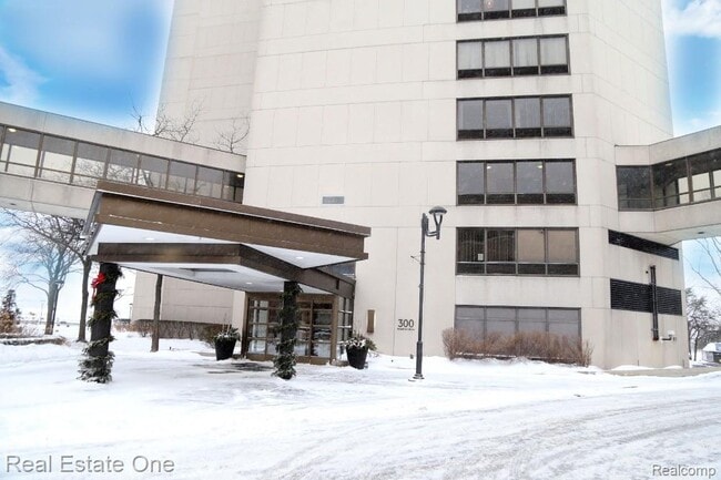 1001 W Jefferson Ave in Detroit, MI - Building Photo - Building Photo