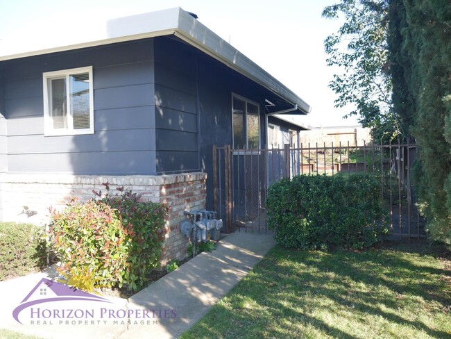 7226-7228 Oconee Ct in Citrus Heights, CA - Building Photo - Building Photo