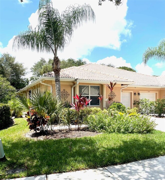 232 W Coral Trace Cir in Delray Beach, FL - Building Photo