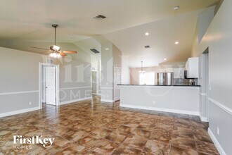 2913 NW 19th Pl in Cape Coral, FL - Foto de edificio - Building Photo