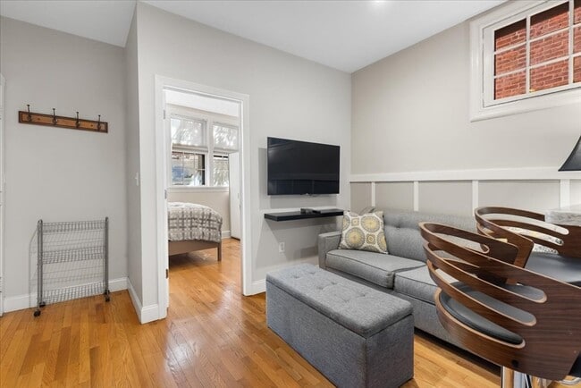 80 W Cedar St in Boston, MA - Building Photo - Building Photo