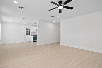 213 Lazy Ln in Rockport, TX - Building Photo - Building Photo