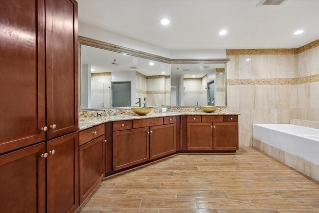 917 Main St in Houston, TX - Building Photo - Building Photo