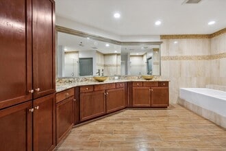 917 Main St in Houston, TX - Foto de edificio - Building Photo