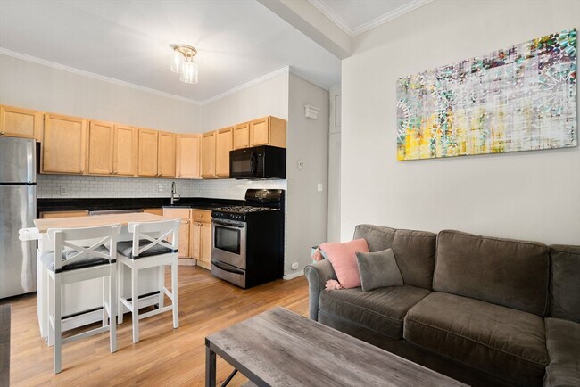 673 E 8th St, Unit 1 in Boston, MA - Building Photo - Building Photo